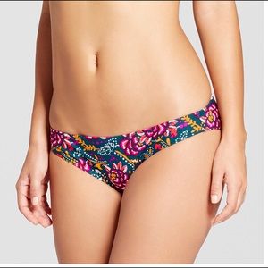 Medium swim bottom.